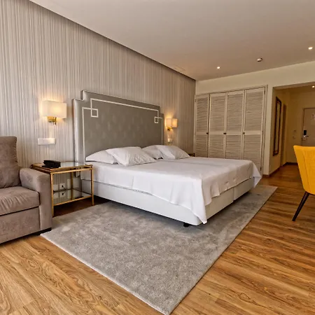 Hotel Hotel Carvoeiro Plaza 3*